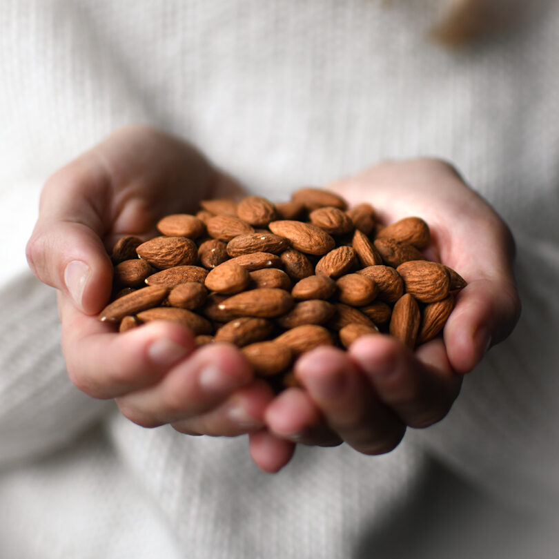 Lucky Alvin mandle natural pražené v kompostovatelném obalu 250g DMT 28.4.2025 ZLEVNĚNO