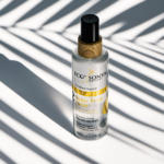 Eco by Sonya Super Fruit Toner Revitalizující hydratační mlha s kyselinou hyaluronovou