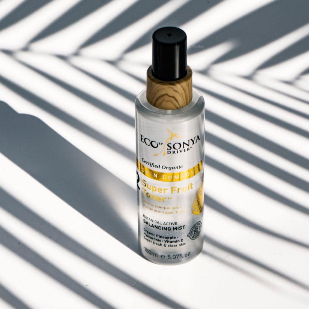 Eco by Sonya Super Fruit Toner Revitalizující hydratační mlha s kyselinou hyaluronovou