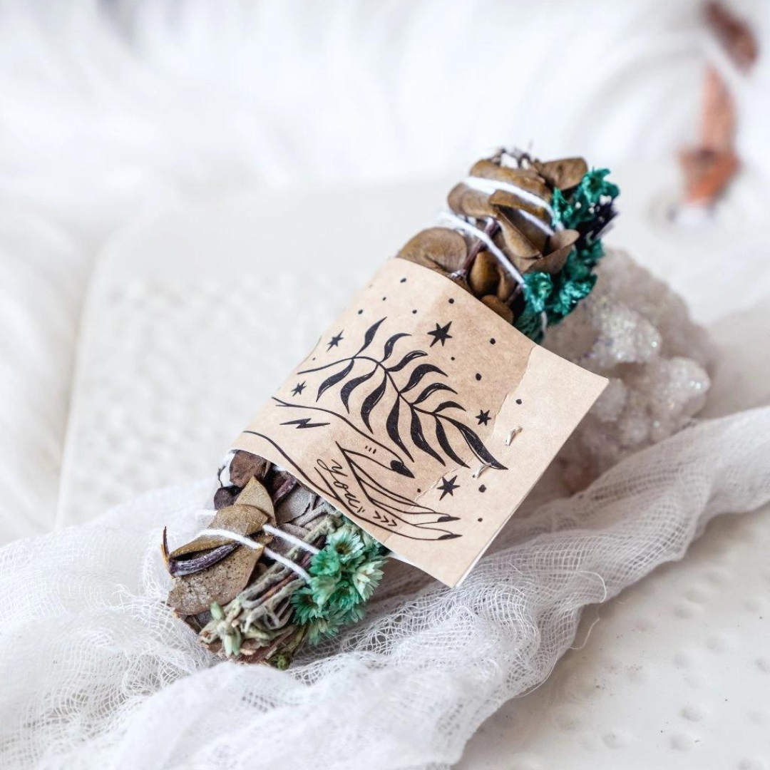 Yoga Day Vykuřovadlo šalvěj bílá zdobená květy Zdraví