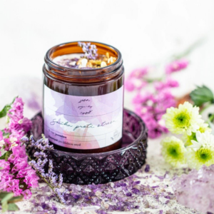 Yoga Day Svíčka proti stresu s ametystem a jasmínem