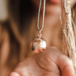 Ilado Love Pregnancy Necklace Rose těhotenská bola