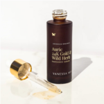 Vanessa Megan Rozjasňující pleťové sérum s 24k zlatem a divokými bylinami Auric 24k Gold & Wild Herb Radiance Serum