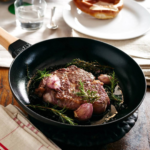 Staub Litinová pánev s dřevěnou rukojetí 20 cm