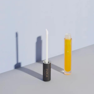 Inika-Organic-Bio-pecujici-serum-na-rty-3