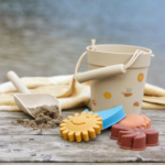 Bloomingville Agnes silikonový kyblík s formičkami a lopatkou