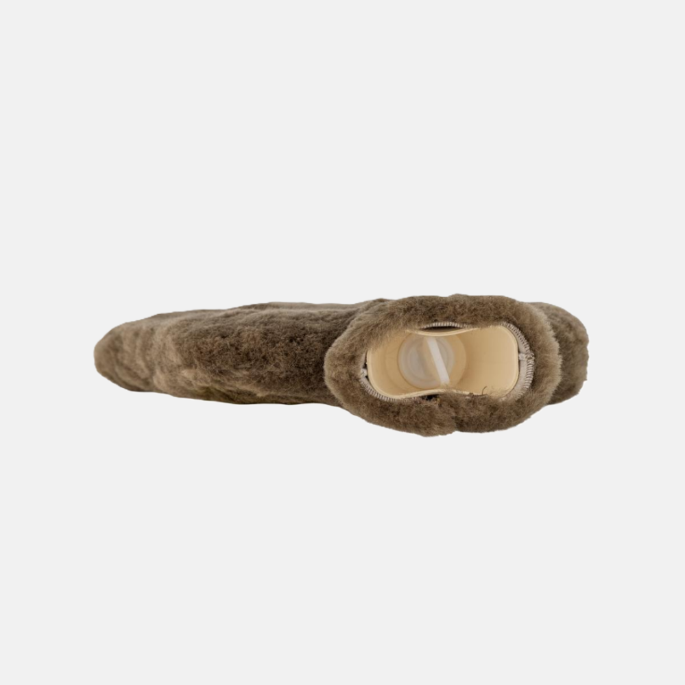 Bloomingville Cedar láhev na horkou vodu z ovčí kůže