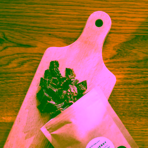 kvetomluva-beef-jerky-bio-hovezi-bylinky-zelenina